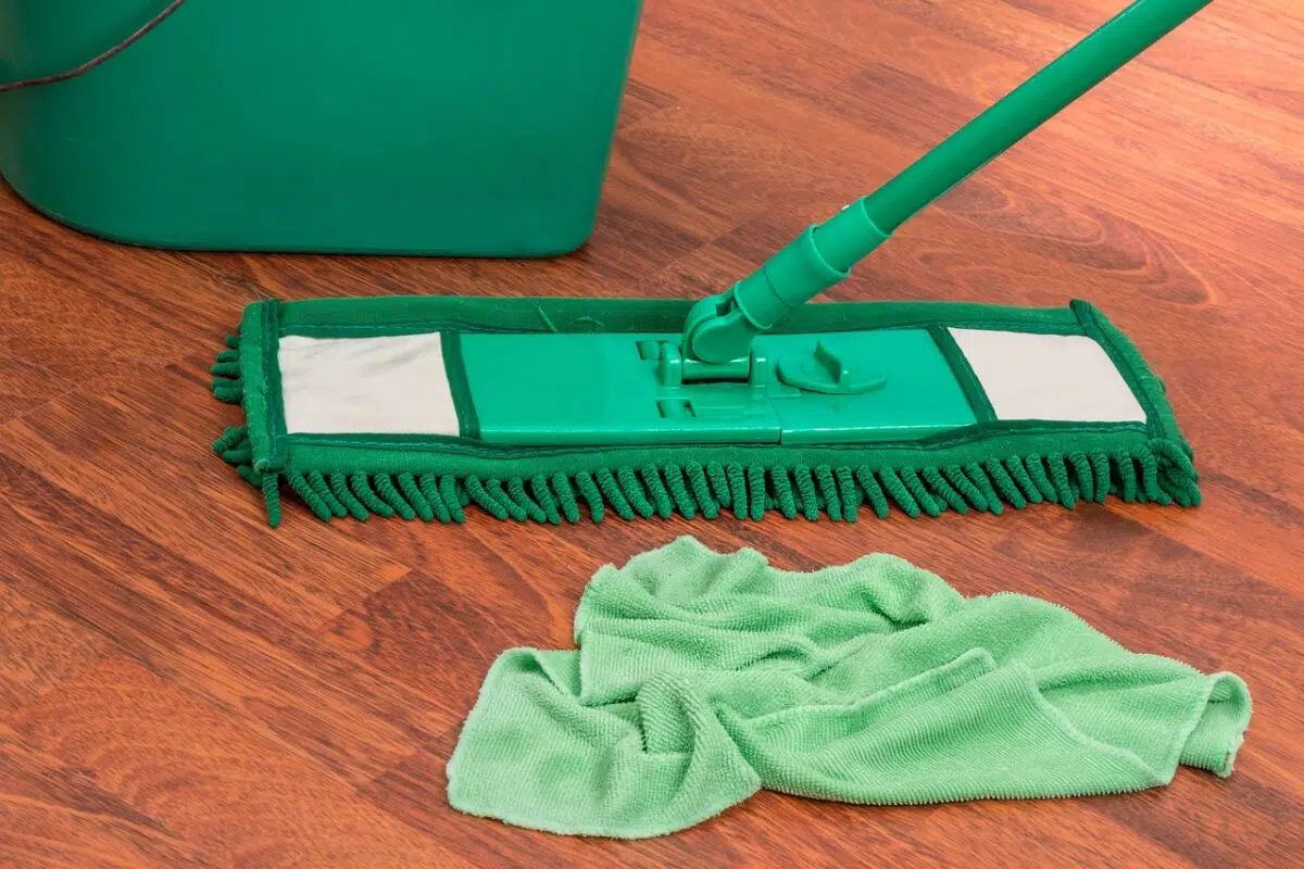 Comment nettoyer un sol PVC avec des produits naturels