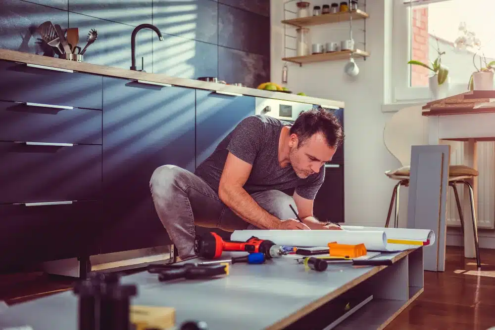 Rénovation cuisine moderne Paris avec plan quartz et électroménager