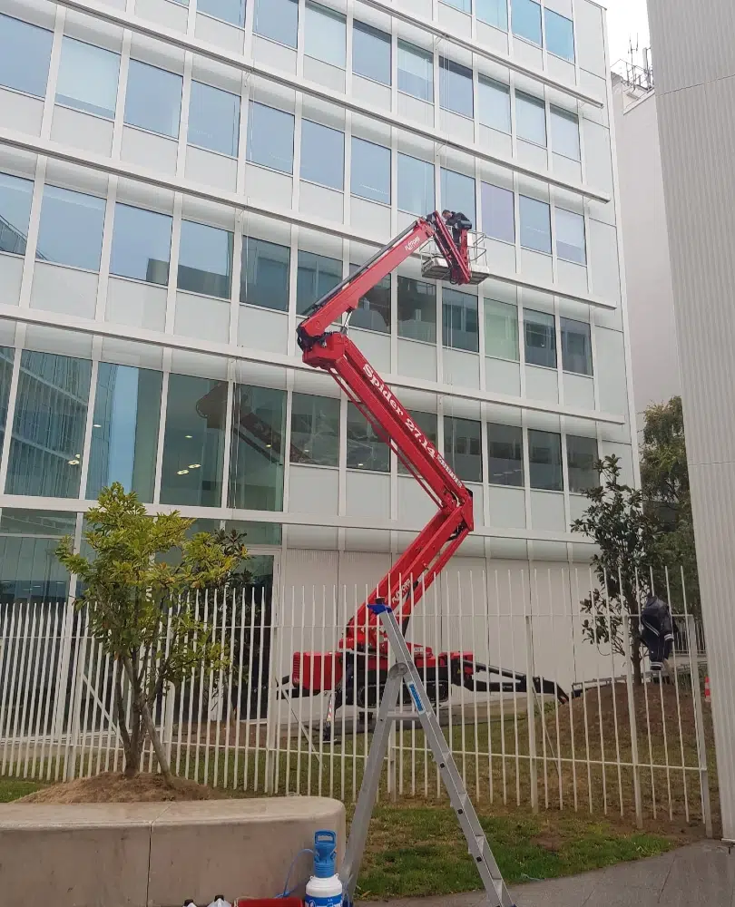 nettoyage vitres nacelle immeuble