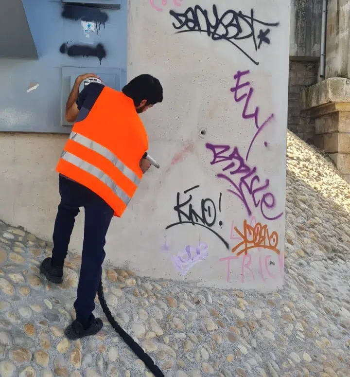 Effacement de tags et graffitis après dégradations à Paris